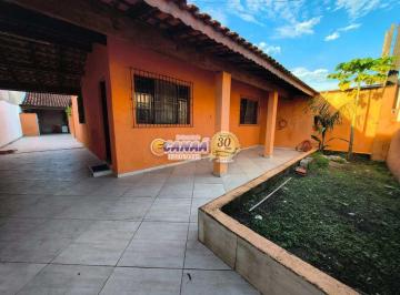 Casa de 4 quartos, Itanhaém · Casa terreno inteiro com total de 4 dormitórios e 4 vagas de garagem na Praia de Itanhaém