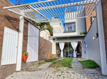 Casa · 100m² · 2 Quartos · 2 Vagas · Sobrado Triplex - Mariscal, Bombinnhas SC.