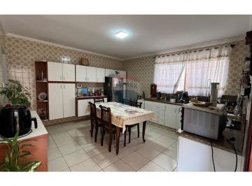 Casa · 292m² · 5 Quartos · 2 Vagas · "Sobrado com 5 dormitórios e 3 banheiros em Vila Augusta por Ótimo Preço!"