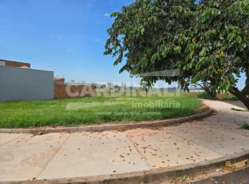 Terreno · 313m² · Terreno de esquina com ótima localização, próximo a escolas e creches.