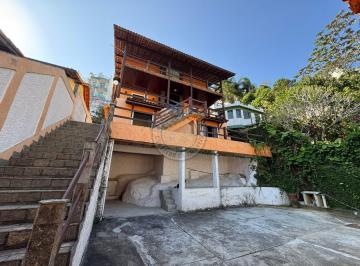 Casa · 500m² · 5 Quartos · 4 Vagas · Oportunidade em Camboinhas – Vista Deslumbrante e Potencial Comercial