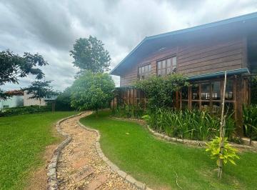38dbd2174996353574c024021aa501fbac6bf4ce · Imóvel com amplo terreno à venda. Uma oportunidade para reforma ou novo projeto
