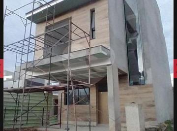 Casa de 3 quartos, Curitiba · Casa com 3 quartos, 174 m² em Santa Cândida para venda