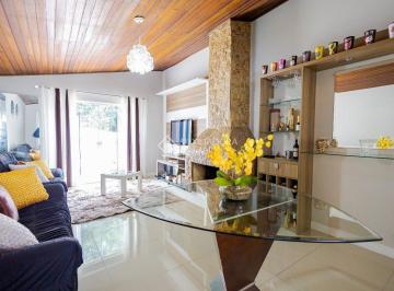Casa · 148m² · 3 Quartos · 3 Vagas · Bela casa com terreno amplo