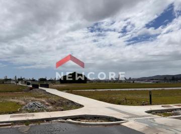 Terreno · 403m² · Lote em condomínio em Avenida Santos Dumont - Perequê - Porto Belo/SC