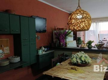 0f147dd0e1e5b3a5742fc6de59c7b342c42637c8 · Excelente casa, construída com extremo bom gosto na Vila Progresso