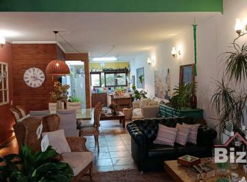 aec6d74169e8808e1c9d4cf2bd14e4b9a96628dc · Excelente casa, construída com extremo bom gosto na Vila Progresso. Aceita permuta