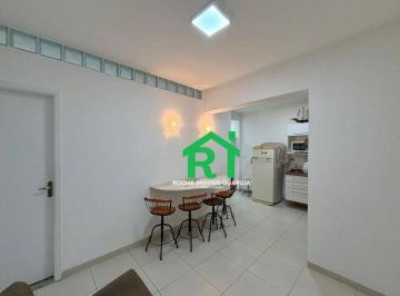 Sala · Apartamento à beira mar com 3 quartos (2 suítes), 1 vaga à venda no Tombo, Guarujá