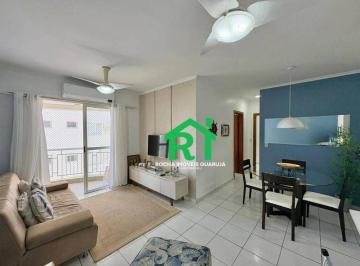 Sala · Apartamento à beira mar com 2 quartos (1 suíte), 1 vaga e lazer à venda no Tombo, Guarujá