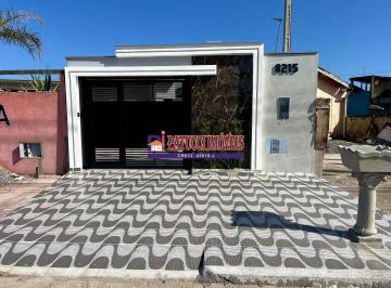 Casa · 2 Quartos · 4 Vagas · Viva a 250 Metros da Praia – Casa Nova com Piscina no Balneário Jussara!