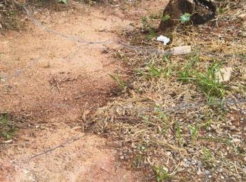 Terreno , Embu das Artes · Terreno um pouco declive , sendo 4,80 m2 de frente e 48 m2 de fundos !