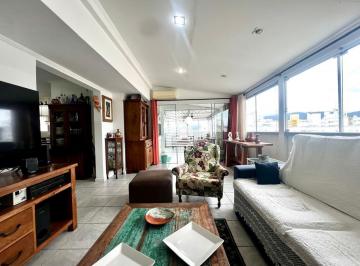 Apartamento · 200m² · 3 Quartos · Apartamento à venda - em Carvoeira