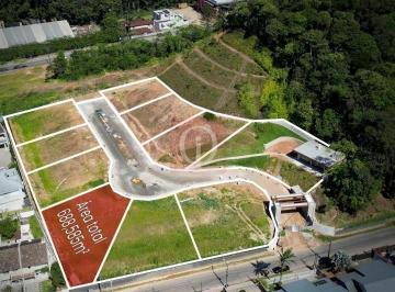 Foto 01 · Terreno de 688m² a venda em condomínio fechado de alto padrão no bairro América em Joinville/SC.