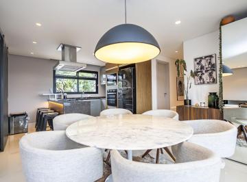 Apartamento · 105m² · 3 Quartos · 2 Vagas · Apartamento amplo em rua tranquila do bairro Água