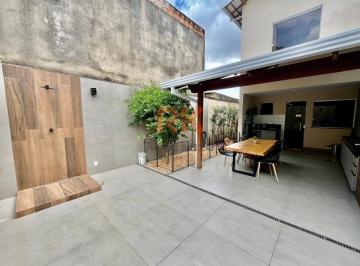 Casa · 236m² · 3 Quartos · 5 Vagas · Casa geminada pertinho de tudo no bairro Rio Branco.