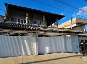 Casa · 229m² · 3 Quartos · 4 Vagas · Casa de bairro em excelente localização, três dormitórios, quintal ,área gourmet, edícula em Vinhedo