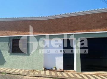 NULL · Casa residencial ou comercial disponível para locação no bairro Fundinho em Uberlândia-MG
