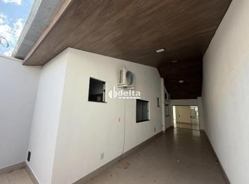 Casa · 150m² · 3 Quartos · 4 Vagas · Casa residencial com 3 quartos sendo 1 suíte disponível para locação no bairro Martins em Uberlândia