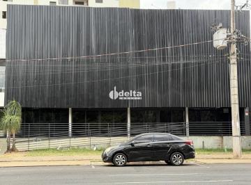 Comercial · 450m² · 16 Vagas · Loja disponível para locação no bairro Tabajaras em Uberlândia-MG