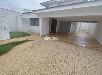 Casa · 310m² · 3 Quartos · 4 Vagas · Casa residencial disponível para locação no bairro Jardim Karaíba em Uberlândia-MG