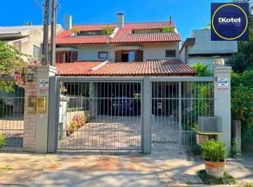 .jpg+2025-03-04 · Casa em Porto Alegre, no bairro Ipanema, com 3 dormitório(s), e 3 banheiros, à v