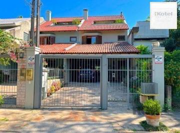 .jpg+2025-03-04 · Casa em Porto Alegre, no bairro Ipanema, com 3 dormitório(s), e 3 banheiros, à v