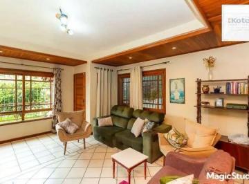 Casa · 235m² · 5 Quartos · 4 Vagas · Casa sobrado a Venda de 5 Quartos, 1 Suite e 4 Vagas de Garagem com 235M²privt.