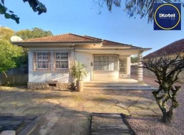 .jpg+2025-03-04 · Casa em Porto Alegre, no bairro Vila Nova, com 3 dormitório(s), e 3 banheiros, à