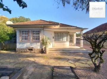 .jpg+2025-03-04 · Casa em Porto Alegre, no bairro Vila Nova, com 3 dormitório(s), e 3 banheiros, à