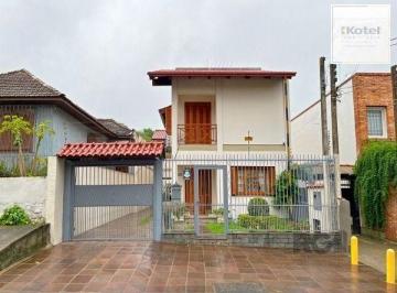 .jpg+2025-03-04 · Casa em Porto Alegre, no bairro Tristeza, com 3 dormitório(s), e 3 banheiros, à