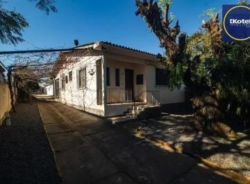 .jpg+2025-03-04 · Casa em Porto Alegre, no bairro Vila Nova, com 6 dormitório(s), e 6 banheiros, à