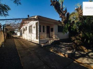 .jpg+2025-03-04 · Casa em Porto Alegre, no bairro Vila Nova, com 6 dormitório(s), e 6 banheiros, à