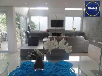 .jpg+2025-03-05 · Casa com 4 dormitórios, sendo 2 suítes no Bairro Ipanema