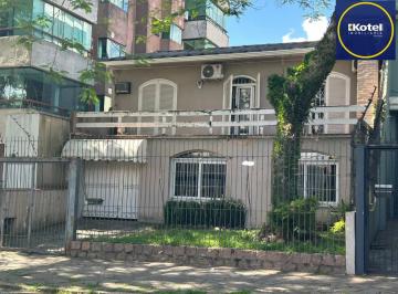 Casa · 175m² · 3 Quartos · 4 Vagas · Casa com 260m² – Excelente localização para moradia ou comércio!