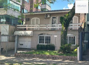 Casa · 175m² · 3 Quartos · 4 Vagas · Casa com 260m² – Excelente localização para moradia ou comércio!