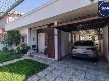 Casa · 170m² · 3 Quartos · 5 Vagas · Casa 3 dormitórios, 5 vagas.