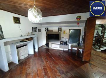 Casa · 420m² · 3 Quartos · 2 Vagas · Casa com 3 Quartos, 3 Banheiros, 2 vagas No Bairro Nonoai.