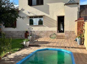 Casa · 220m² · 3 Quartos · 3 Vagas · Casa com 3 quartos, 1 suíte e 220m² à venda em Parque Santa Fé, Porto Alegre.