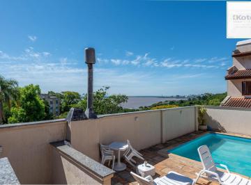 Casa · 271m² · 3 Quartos · 2 Vagas · Casa em condomínio com 3 dormitórios, suíte e 2 vagas.