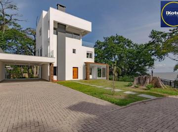Casa · 336m² · 3 Quartos · 4 Vagas · Viva o Privilégio de Ter o Guaíba como Quintal