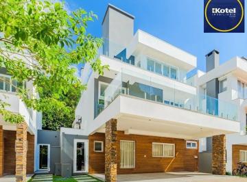Casa · 295m² · 3 Quartos · 4 Vagas · Viva o Privilégio de Ter o Guaíba como Quintal
