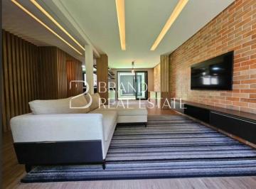 Casa · 150m² · 3 Quartos · 3 Vagas · Casa totalmente reformada à venda no Brooklin, com 150m², jardim e jacuzzi.