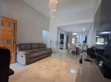 a25ce9bef9a3f978dd4bc7909cb677407d29676c · Casa completa com piscina em condomínio fechado