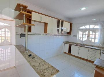 437f0f132978f02c590c35d42d98abc30c5b605b · Excelente casa em condomínio, em centro de terreno, com amplos espaços internos e externos e ótima l