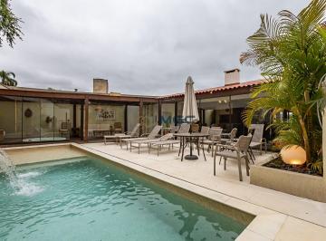 Casa · 343m² · 4 Quartos · 4 Vagas · Casa Alto Padrão com Piscina