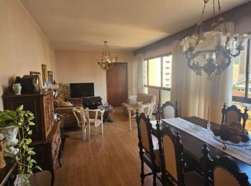 Apartamento de 4 quartos, Santos · Locação no coração do Gonzaga 4dorm 2 vagas demarcadas perto da praia.