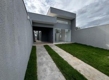 Casa de 3 quartos, Peruíbe · Casa com 3 quartos e piscina em Peruíbe.
