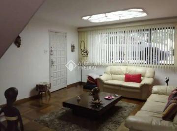 Casa · 256m² · 3 Quartos · 2 Vagas · .