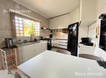Casa · 108m² · 2 Quartos · 1 Vaga · Imperdível oportunidade de adquirir casa com 2 quartos, 2salas, 1 vaga de garagem no Centro de Mogi
