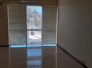 Comercial · 30m² · 1 Quarto · 1 Vaga · Sala comercial no bairro Petrópolis.